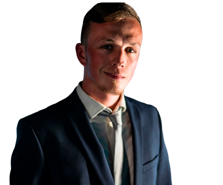 Hier ist DJ Baumi in einem schönen Anzug zu sehen